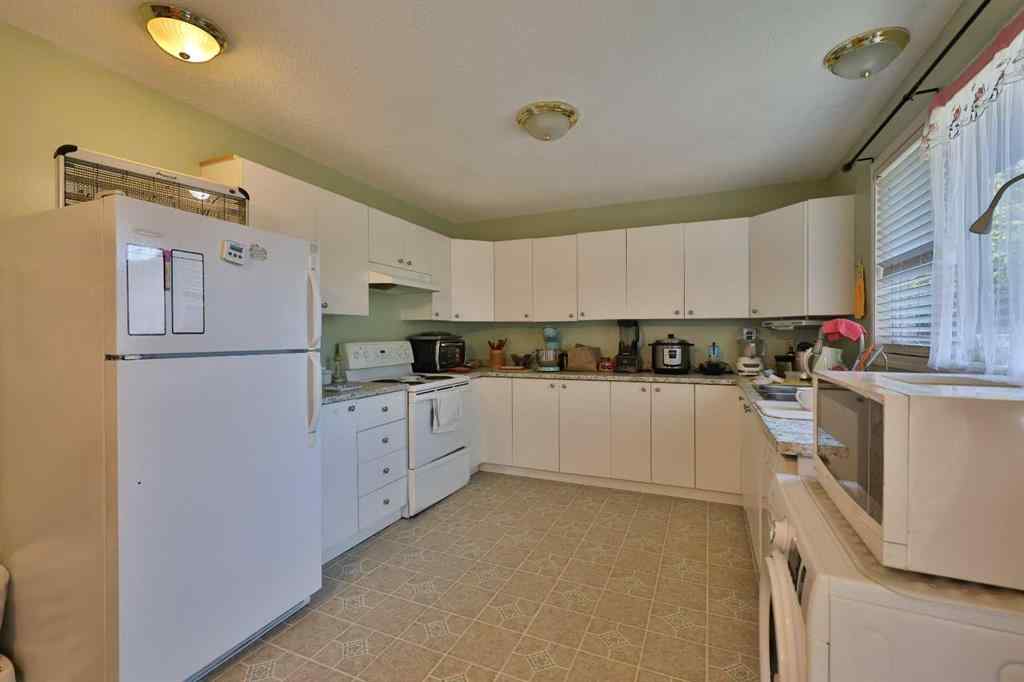 MLS® A2250471 - 34 Pensacola Court W in Varsity Village Lethbridge, Residential
