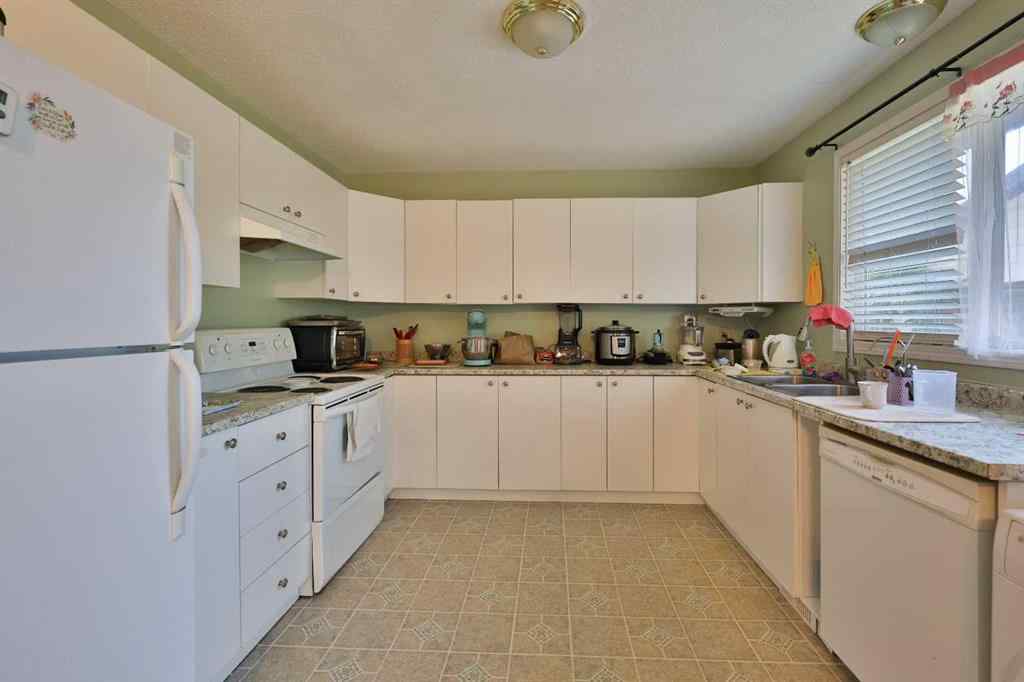MLS® A2250471 - 34 Pensacola Court W in Varsity Village Lethbridge, Residential