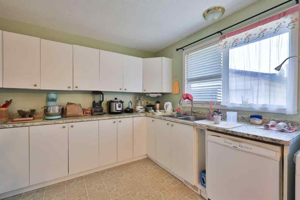 MLS® A2250471 - 34 Pensacola Court W in Varsity Village Lethbridge, Residential