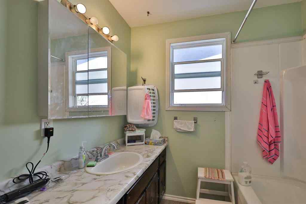 MLS® A2250471 - 34 Pensacola Court W in Varsity Village Lethbridge, Residential