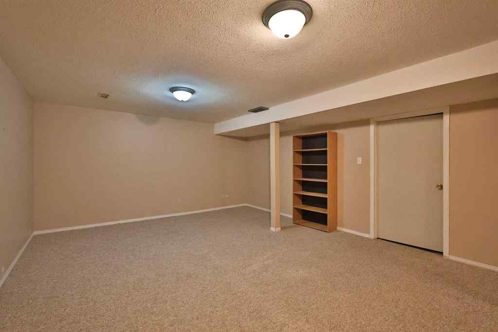 MLS® A2250471 - 34 Pensacola Court W in Varsity Village Lethbridge, Residential