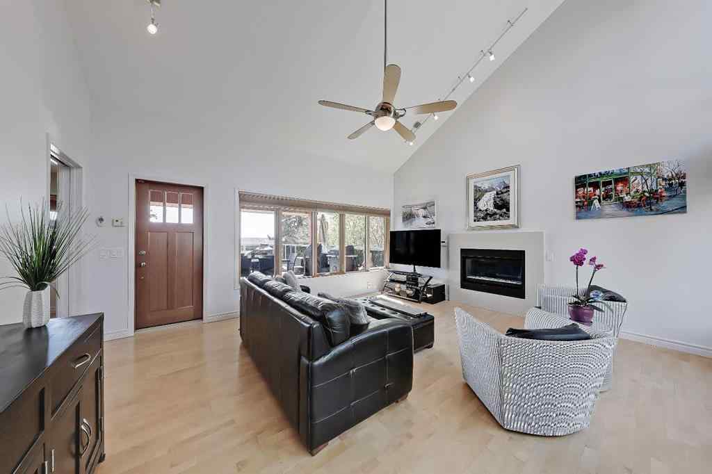 MLS® A2250479 - 1720 12 Avenue NW in Hounsfield Heights/Briar Hill Calgary, Residential