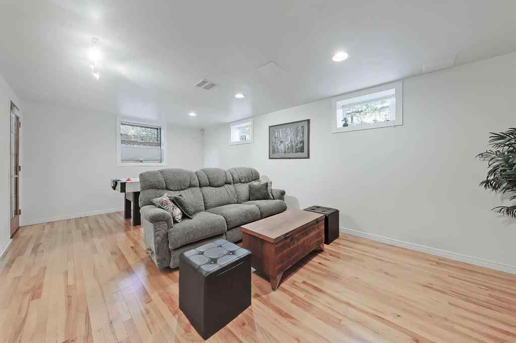 MLS® A2250479 - 1720 12 Avenue NW in Hounsfield Heights/Briar Hill Calgary, Residential