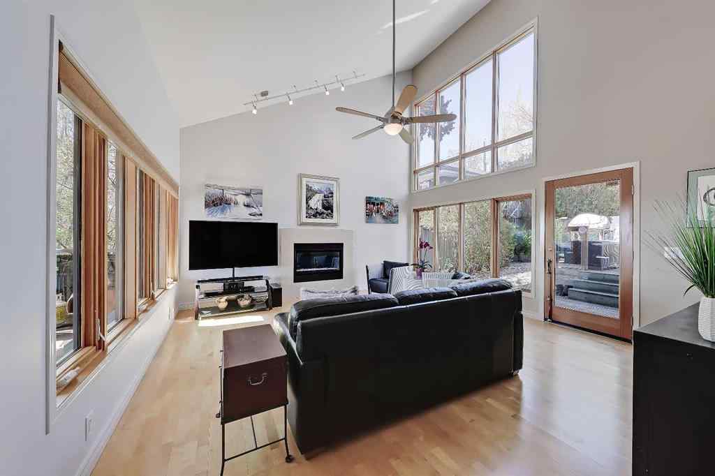 MLS® A2250479 - 1720 12 Avenue NW in Hounsfield Heights/Briar Hill Calgary, Residential