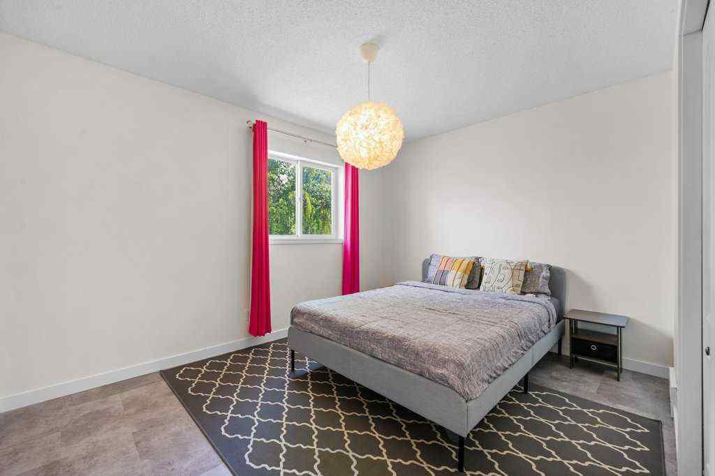 MLS® A2250481 - 139 Douglasdale Point SE in Douglasdale/Glen Calgary, Residential