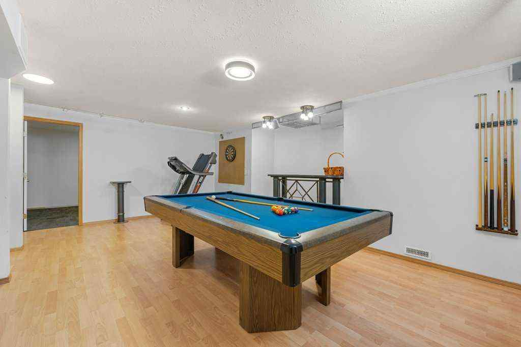 MLS® A2250481 - 139 Douglasdale Point SE in Douglasdale/Glen Calgary, Residential