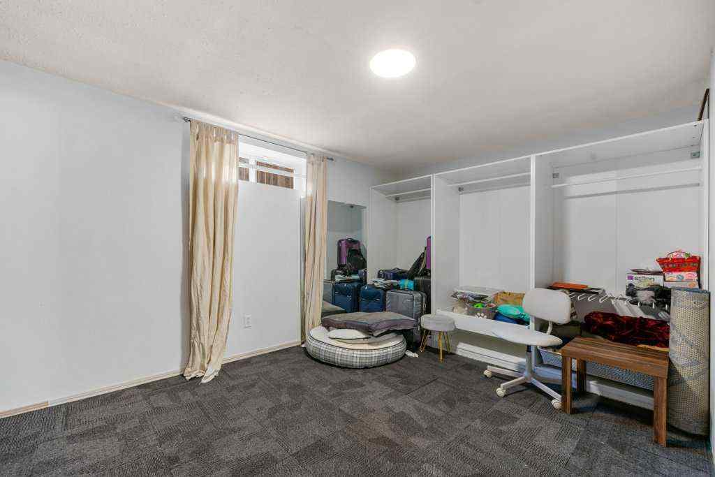 MLS® A2250481 - 139 Douglasdale Point SE in Douglasdale/Glen Calgary, Residential
