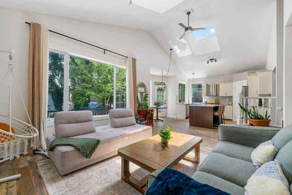 MLS® A2250481 - 139 Douglasdale Point SE in Douglasdale/Glen Calgary, Residential