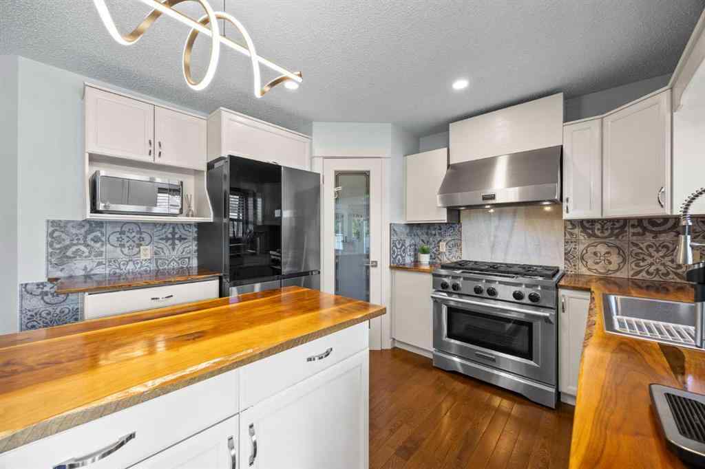 MLS® A2250500 - 73 Riverview Close SE in Riverbend Calgary, Residential