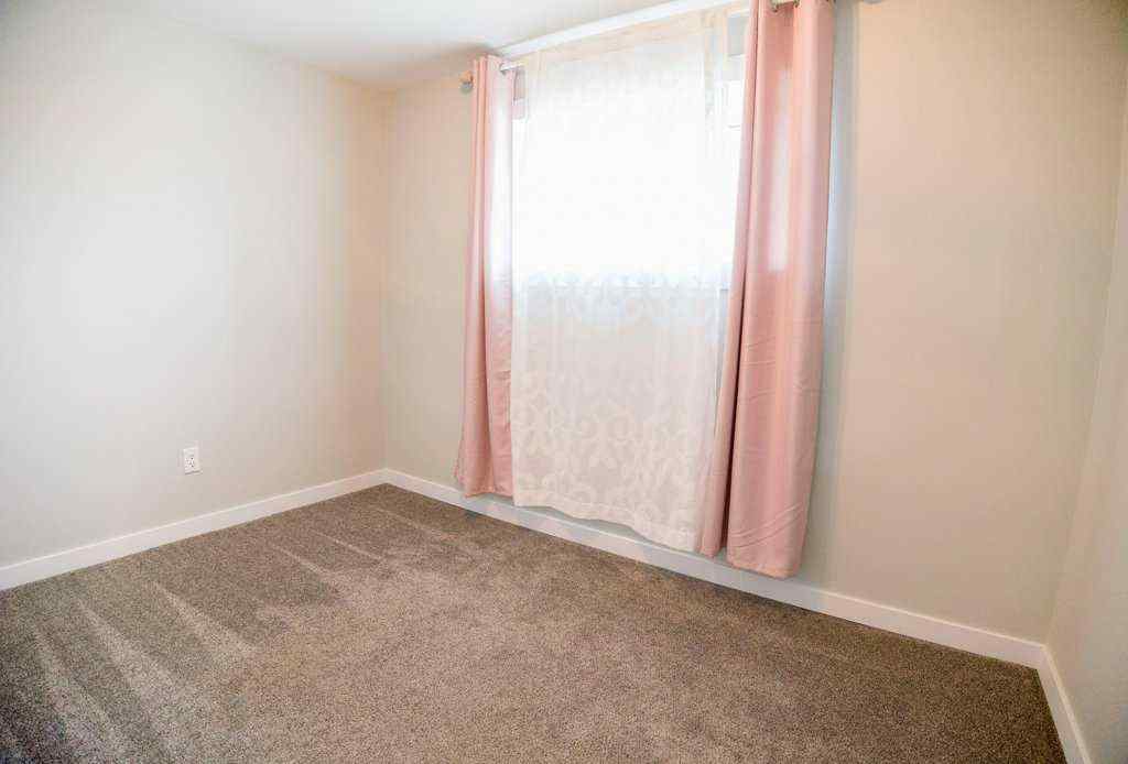 MLS® A2250504 - 12 Eagle Road  in Fairway Heights Lacombe, Residential