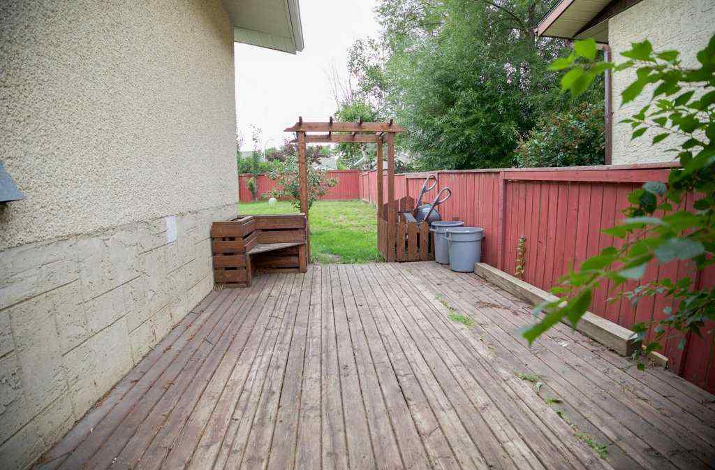 MLS® A2250504 - 12 Eagle Road  in Fairway Heights Lacombe, Residential