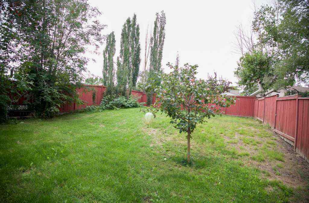 MLS® A2250504 - 12 Eagle Road  in Fairway Heights Lacombe, Residential