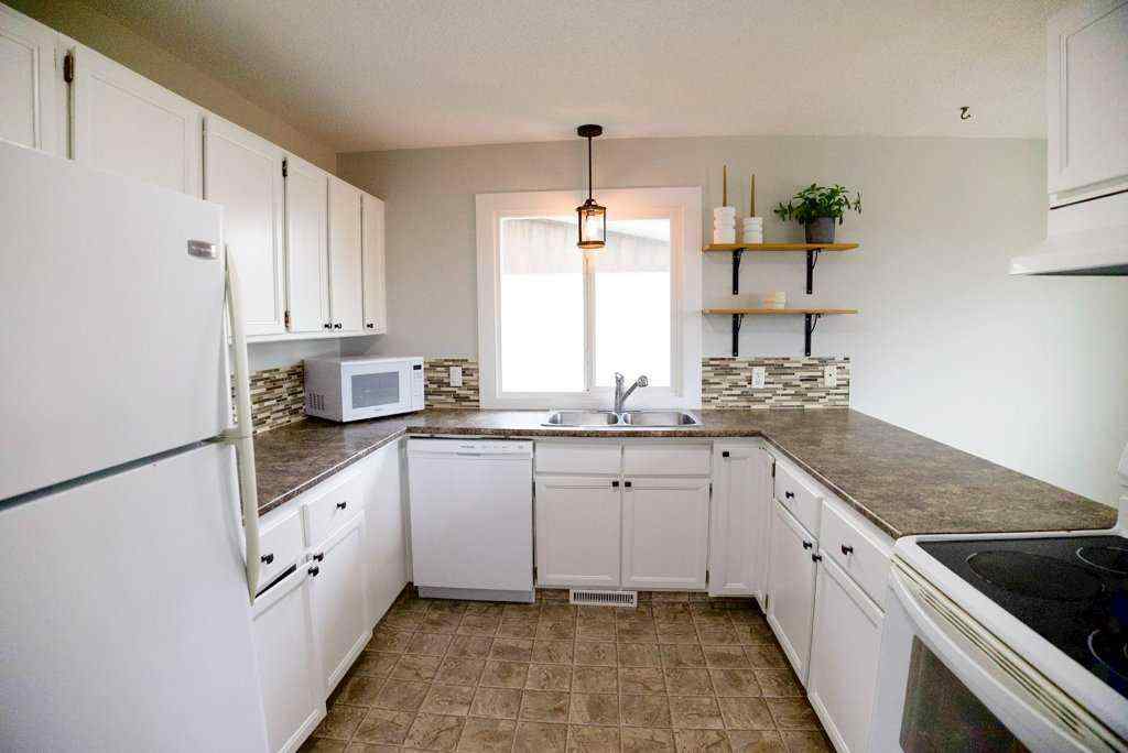 MLS® A2250504 - 12 Eagle Road  in Fairway Heights Lacombe, Residential