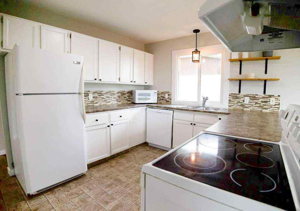 MLS® A2250504 - 12 Eagle Road  in Fairway Heights Lacombe, Residential