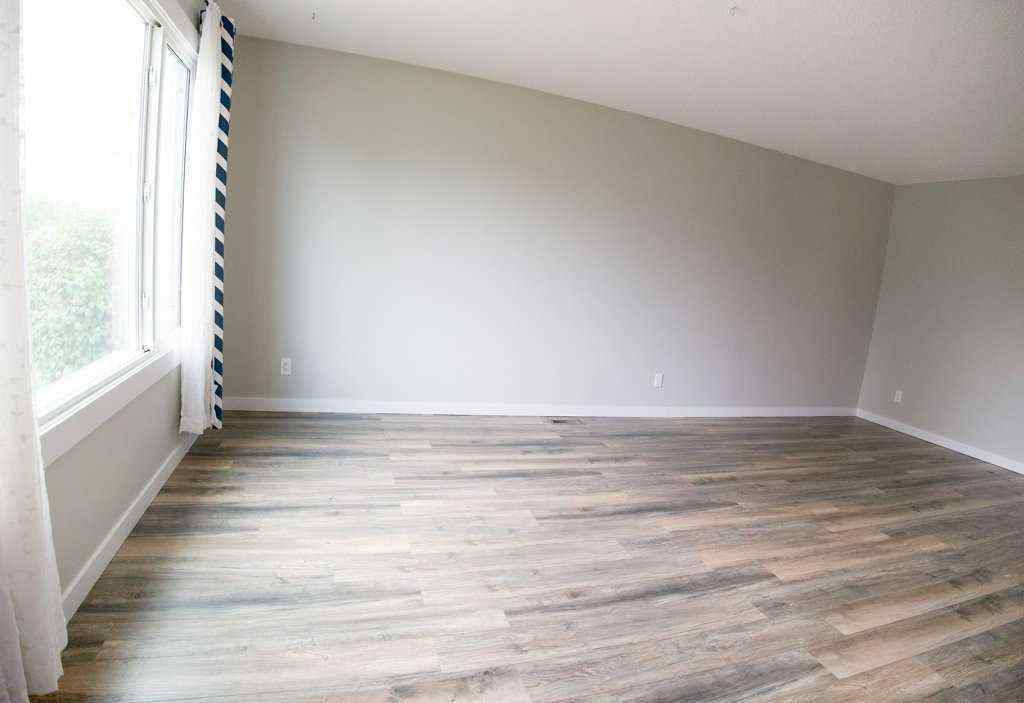 MLS® A2250504 - 12 Eagle Road  in Fairway Heights Lacombe, Residential