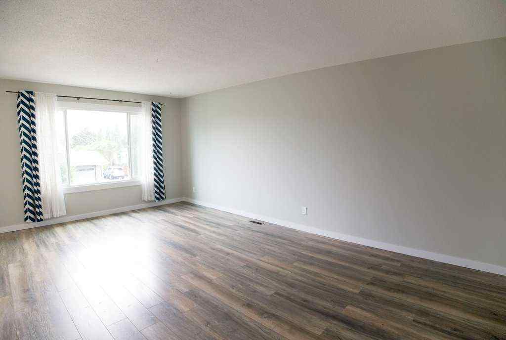 MLS® A2250504 - 12 Eagle Road  in Fairway Heights Lacombe, Residential