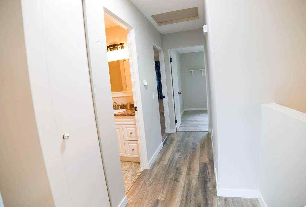 MLS® A2250504 - 12 Eagle Road  in Fairway Heights Lacombe, Residential