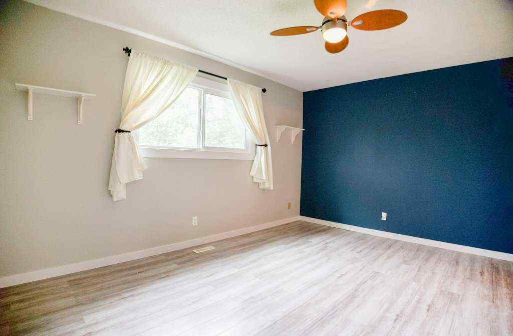 MLS® A2250504 - 12 Eagle Road  in Fairway Heights Lacombe, Residential
