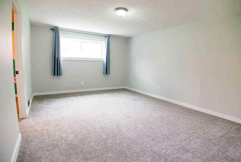 MLS® A2250504 - 12 Eagle Road  in Fairway Heights Lacombe, Residential