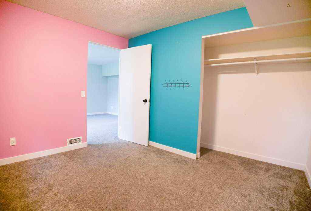 MLS® A2250504 - 12 Eagle Road  in Fairway Heights Lacombe, Residential