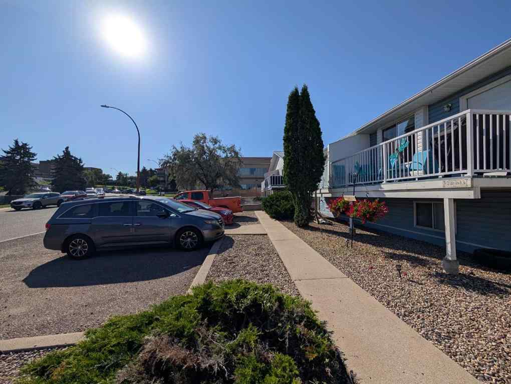 MLS® A2250513 - 72 Valleyview Drive SW in SW Hill Medicine Hat, Multi-Family
