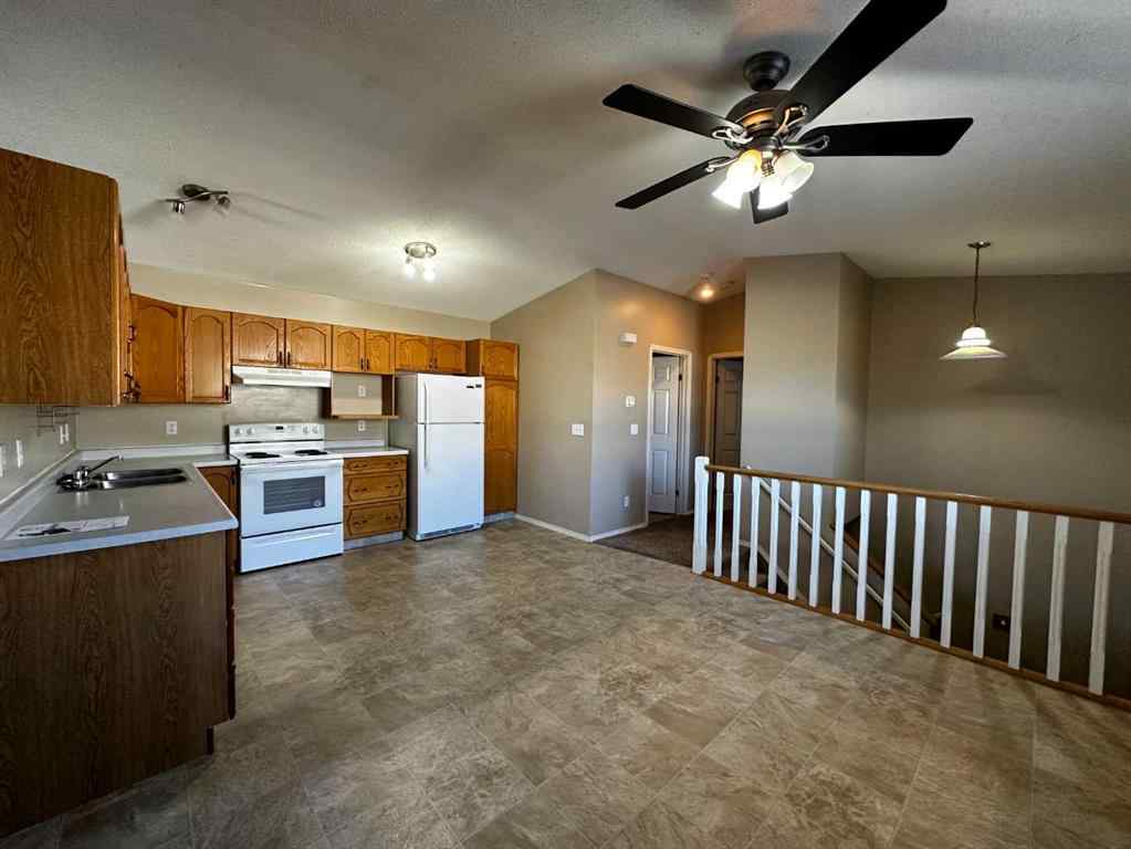 MLS® A2250513 - 72 Valleyview Drive SW in SW Hill Medicine Hat, Multi-Family