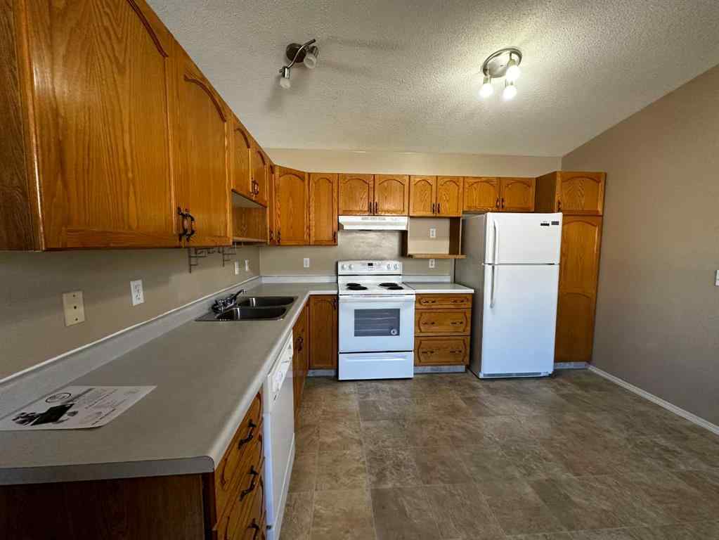 MLS® A2250513 - 72 Valleyview Drive SW in SW Hill Medicine Hat, Multi-Family