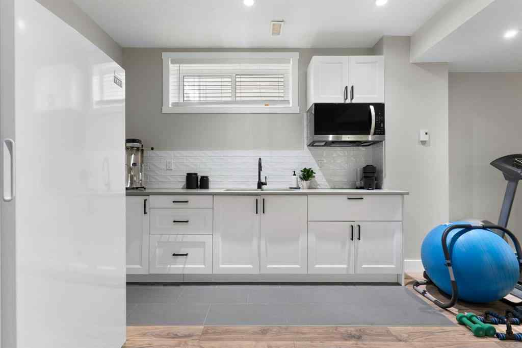 MLS® A2250576 - 452 Hillcrest Manor SW in Hillcrest Airdrie, Residential