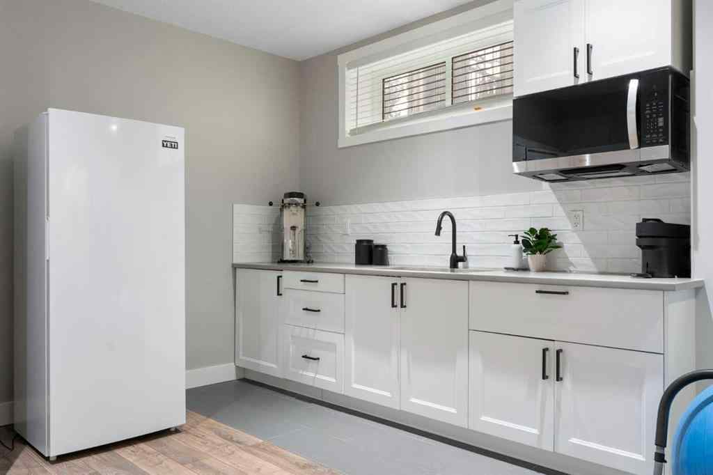 MLS® A2250576 - 452 Hillcrest Manor SW in Hillcrest Airdrie, Residential