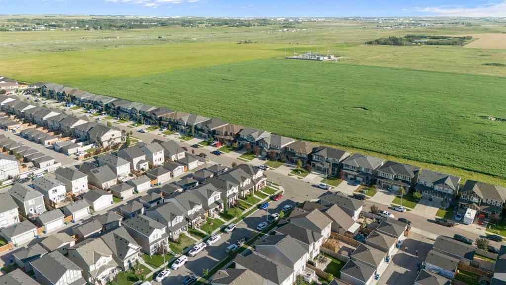 MLS® A2250576 - 452 Hillcrest Manor SW in Hillcrest Airdrie, Residential