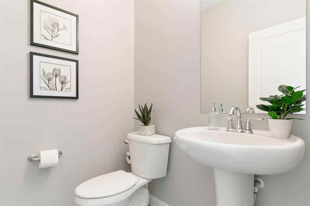 MLS® A2250576 - 452 Hillcrest Manor SW in Hillcrest Airdrie, Residential