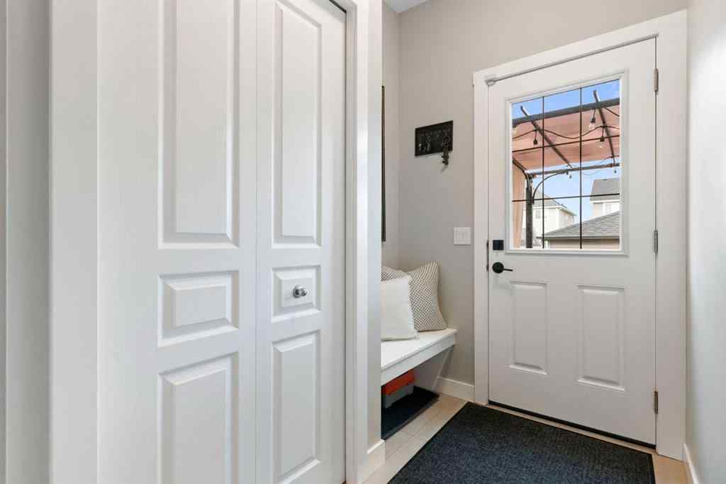 MLS® A2250576 - 452 Hillcrest Manor SW in Hillcrest Airdrie, Residential