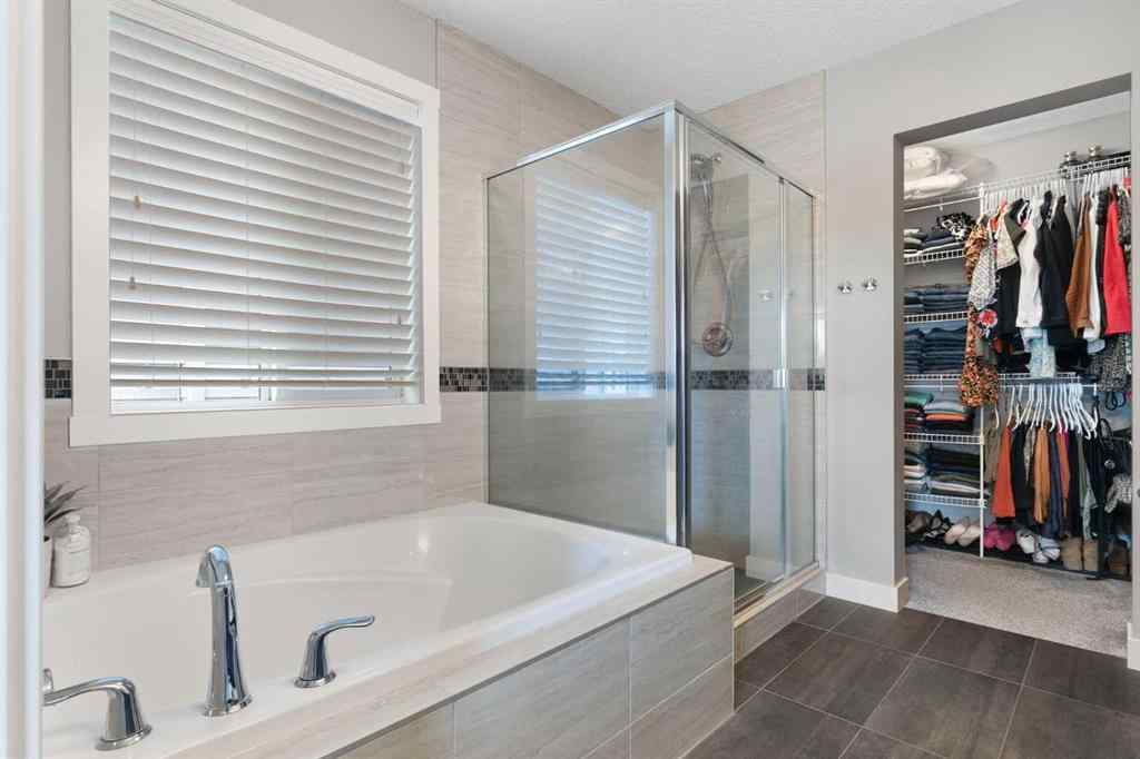 MLS® A2250576 - 452 Hillcrest Manor SW in Hillcrest Airdrie, Residential