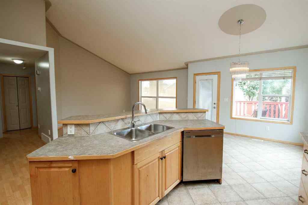 MLS® A2250580 - 43 Lindman Close  in Lakeway Landing Sylvan Lake, Residential