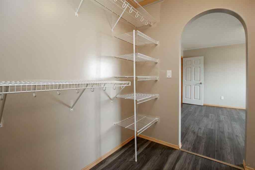 MLS® A2250580 - 43 Lindman Close  in Lakeway Landing Sylvan Lake, Residential