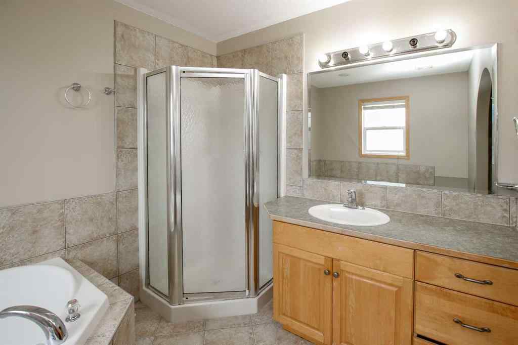 MLS® A2250580 - 43 Lindman Close  in Lakeway Landing Sylvan Lake, Residential
