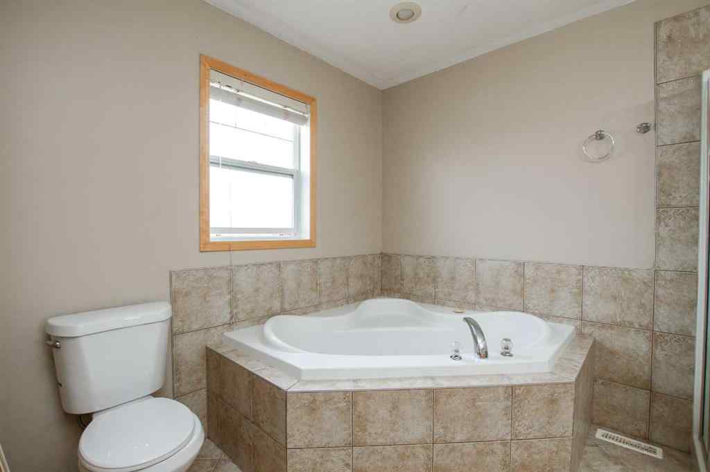 MLS® A2250580 - 43 Lindman Close  in Lakeway Landing Sylvan Lake, Residential