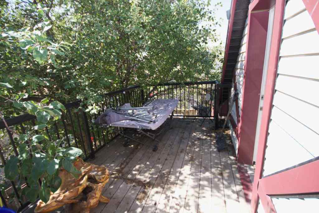 MLS® A2250590 - 25 4 Street NE in Redcliff Industrial Redcliff, Residential