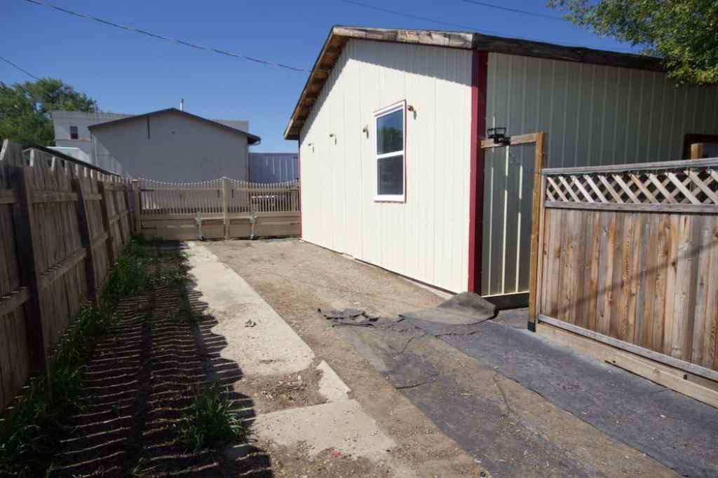 MLS® A2250590 - 25 4 Street NE in Redcliff Industrial Redcliff, Residential