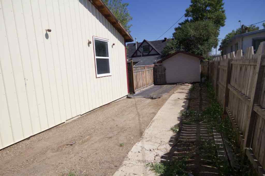 MLS® A2250590 - 25 4 Street NE in Redcliff Industrial Redcliff, Residential