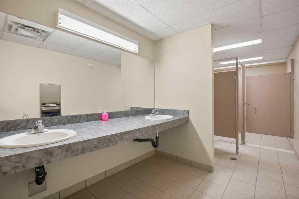MLS® A2250591 - 5007 46 Street  in Downtown Sylvan Lake, Commercial