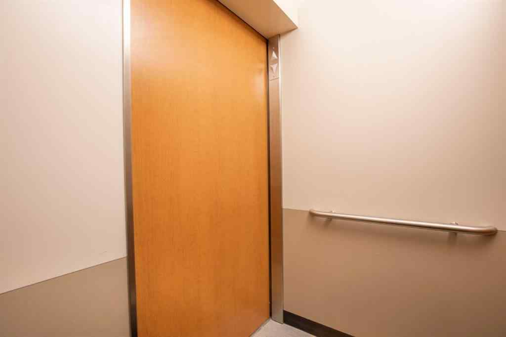 MLS® A2250591 - 5007 46 Street  in Downtown Sylvan Lake, Commercial