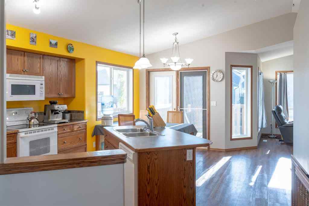 MLS® A2250592 - 6304 59 Street  in Lucas Heights Ponoka, Residential