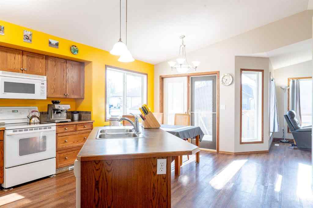 MLS® A2250592 - 6304 59 Street  in Lucas Heights Ponoka, Residential