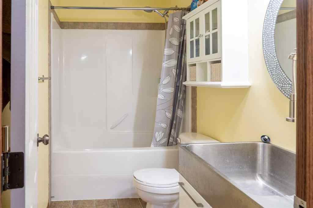 MLS® A2250592 - 6304 59 Street  in Lucas Heights Ponoka, Residential