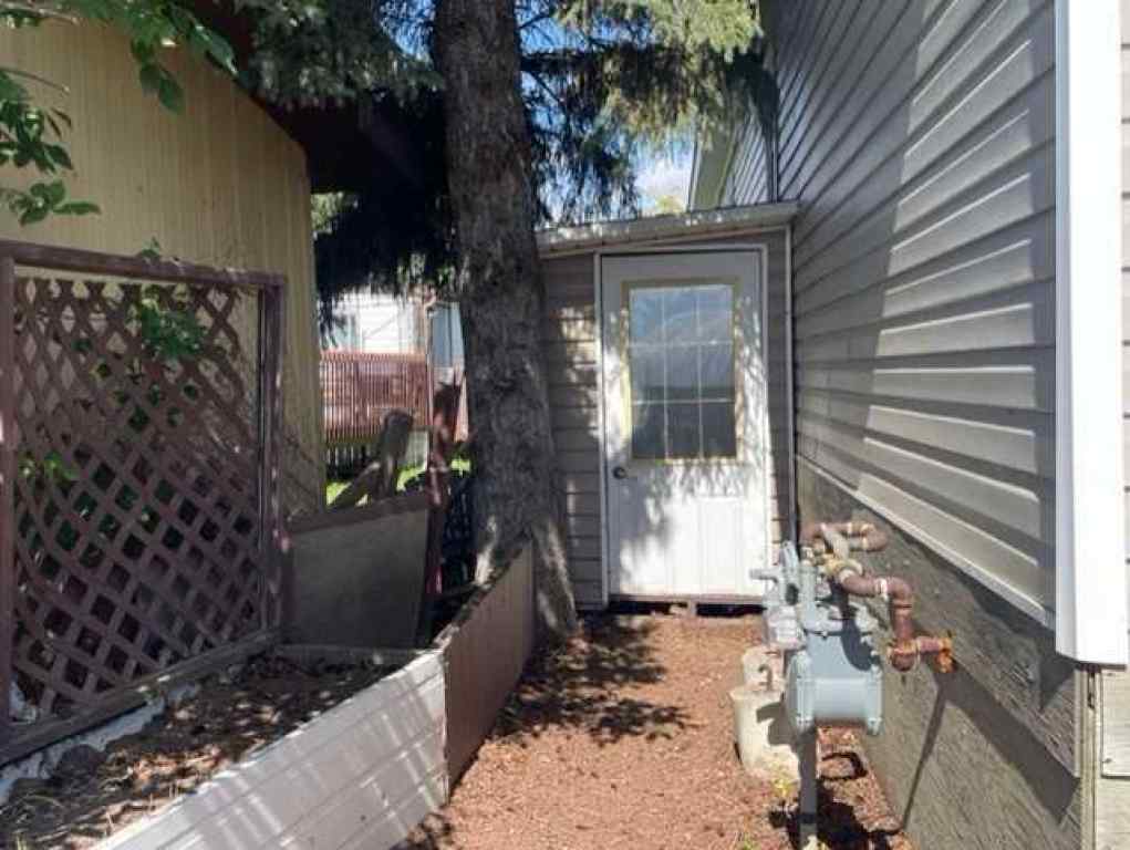 MLS® A2250603 - 1549 15 Street Crescent  in NONE Wainwright, Residential