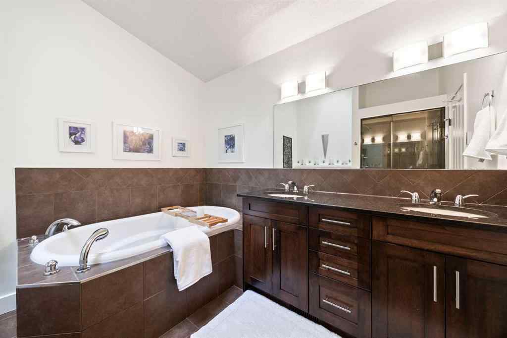 MLS® A2250626 - 1721 32 Avenue SW in South Calgary Calgary, Residential