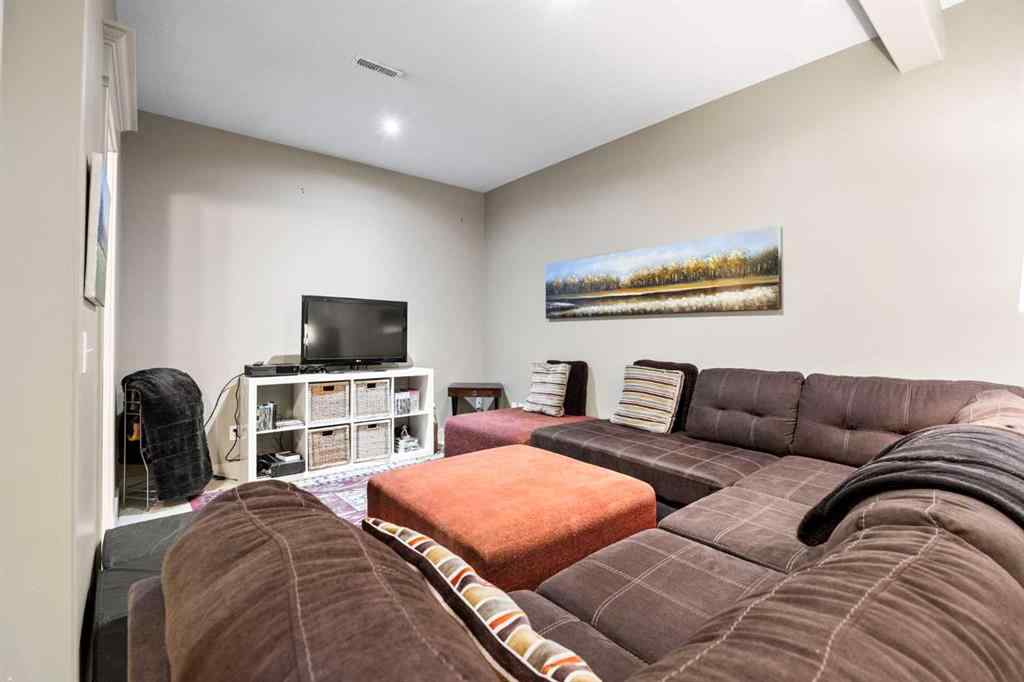MLS® A2250626 - 1721 32 Avenue SW in South Calgary Calgary, Residential