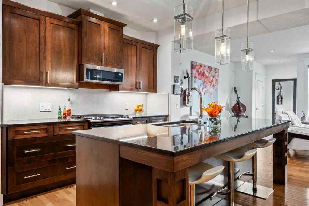 MLS® A2250626 - 1721 32 Avenue SW in South Calgary Calgary, Residential