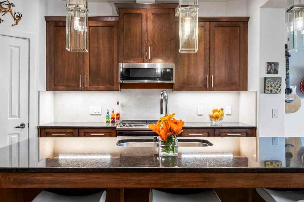 MLS® A2250626 - 1721 32 Avenue SW in South Calgary Calgary, Residential